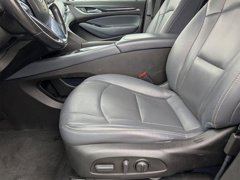 Used 2023 Buick Enclave Essence image 15