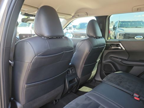 Used 2022 Mitsubishi Outlander SE AWD/4WD image 14