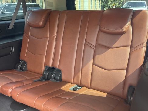 Used 2018 Cadillac Escalade ESV Luxury RWD image 12