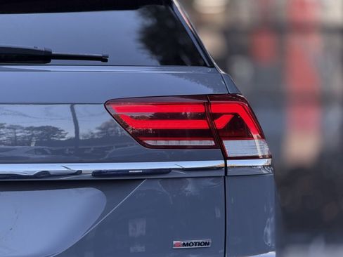 Used 2020 Volkswagen Atlas Cross Sport SE image 16