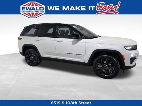 New 2025 Jeep Grand Cherokee Limited image 23