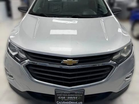 Used 2020 Chevrolet Equinox LS w/ LS Convenience Package image 2