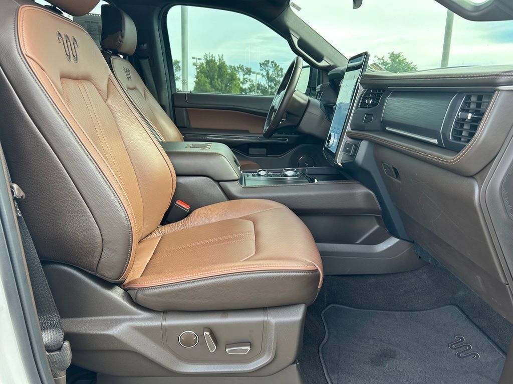 Used 2024 Ford Expedition King Ranch AWD/4WD image 32