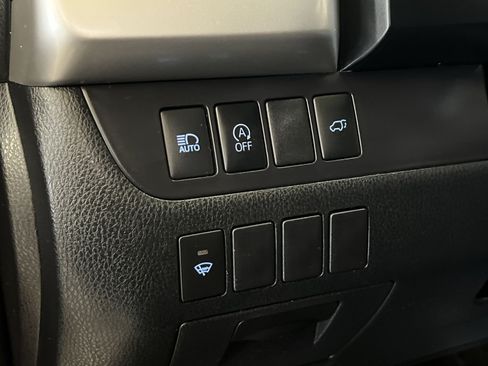 Used 2019 Toyota Highlander Plus AWD/4WD image 39