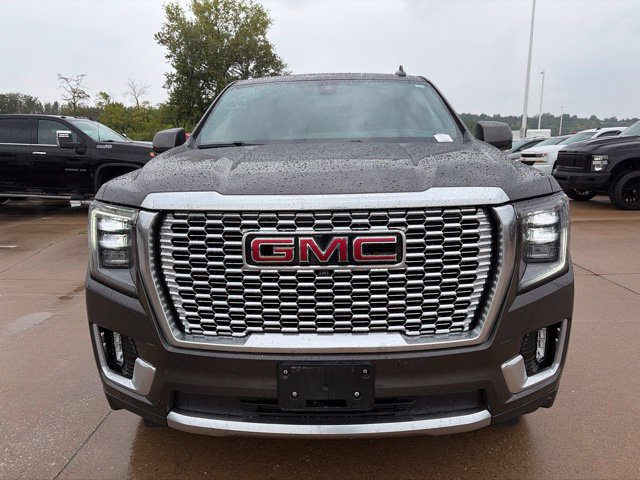 Used 2021 GMC Yukon Denali w/ Denali Premium Package AWD/4WD image 8