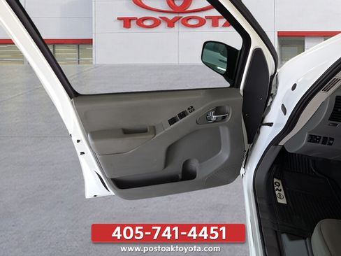 Used 2020 Nissan Frontier SV w/ Midnight Edition Floor Mats RWD image 9