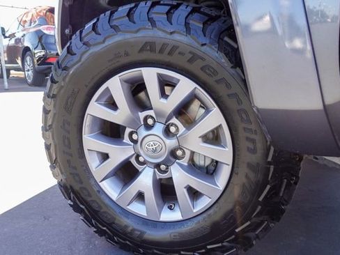 Used 2018 Toyota Tacoma SR5 RWD image 12