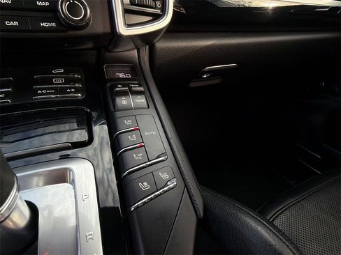 Used 2017 Porsche Cayenne Platinum Edition w/ Premium Package (PJV) image 30