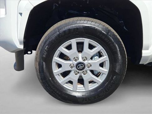 Used 2025 Toyota Tacoma SR5 AWD/4WD image 28