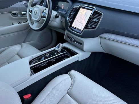 Used 2025 Volvo XC90 B6 Ultra image 18