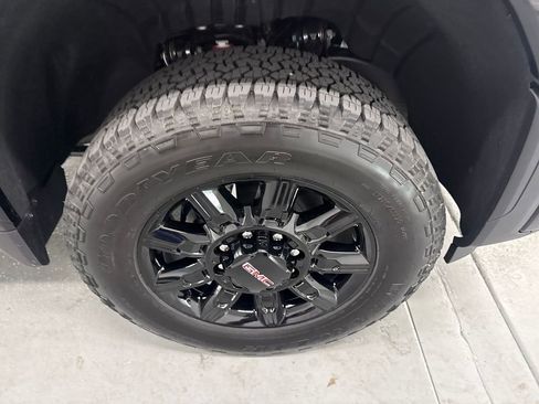 New 2026 GMC Sierra 2500 AT4 AWD/4WD image 4