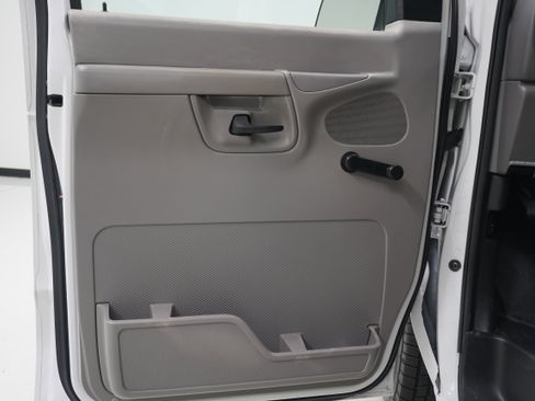 Used 2002 Ford E-350 and Econoline 350 XL image 12