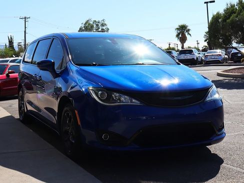 Used 2020 Chrysler Pacifica Touring w/ S Appearance Package FWD image 14
