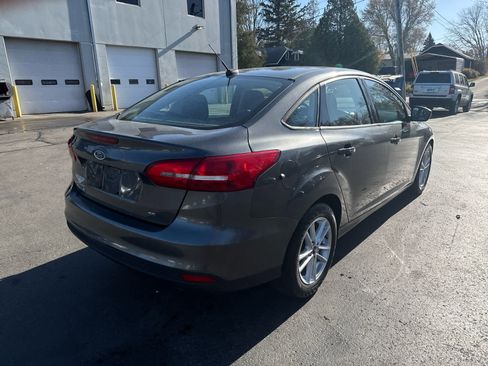 Used 2018 Ford Focus SE image 3