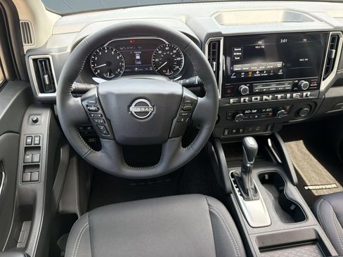 Used 2025 Nissan Frontier SV w/ SV Convenience Package AWD/4WD image 27