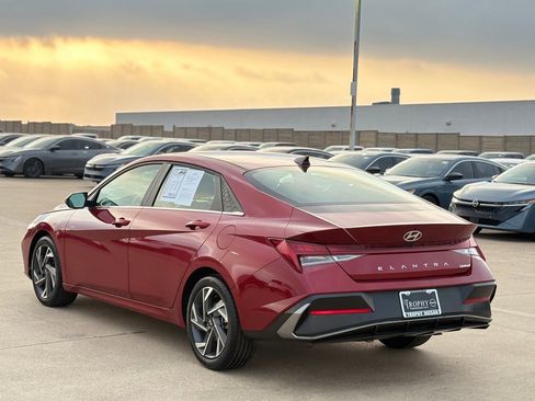 Used 2025 Hyundai Elantra Limited FWD image 9