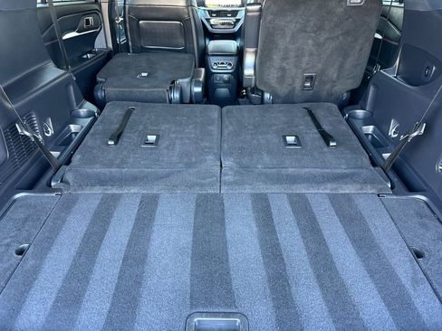 Used 2025 Ford Explorer ST-Line AWD/4WD image 11