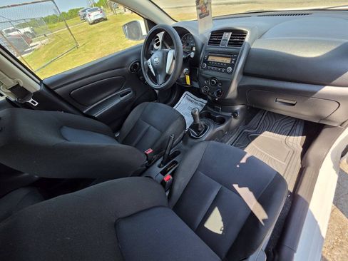 Used 2018 Nissan Versa S FWD image 4