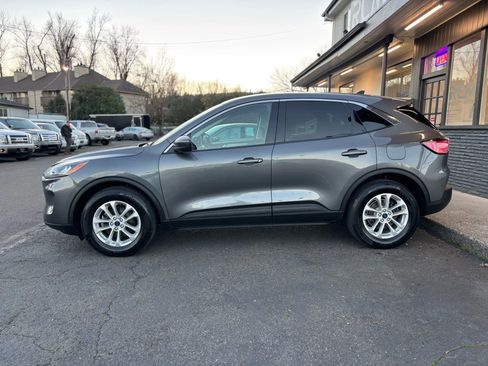 Used 2021 Ford Escape SE image 2