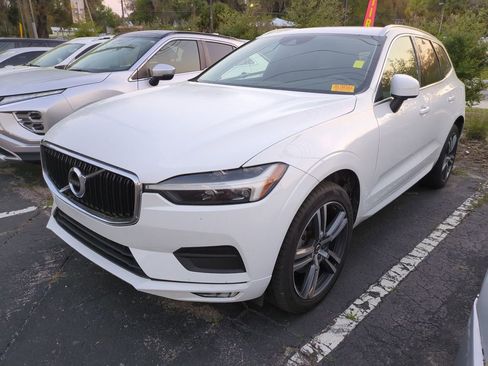 Used 2021 Volvo XC60 T5 Momentum w/ Protection Package Premier FWD image 3