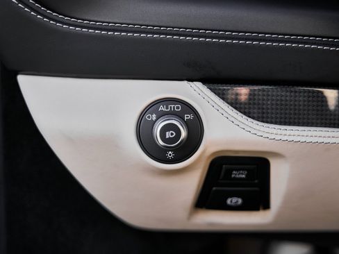 Used 2022 Ferrari F8 Tributo image 59