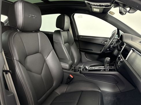 Certified 2025 Porsche Macan GTS image 24