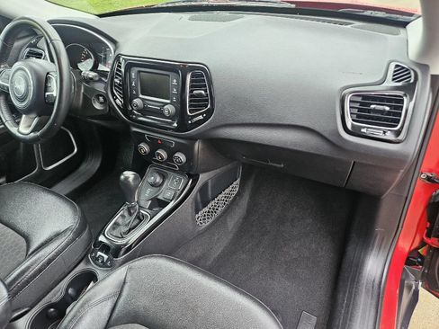 Used 2018 Jeep Compass Latitude AWD/4WD image 14