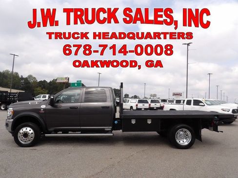 Used 2023 RAM 5500 Tradesman w/ Chrome Appearance Group AWD/4WD image 2