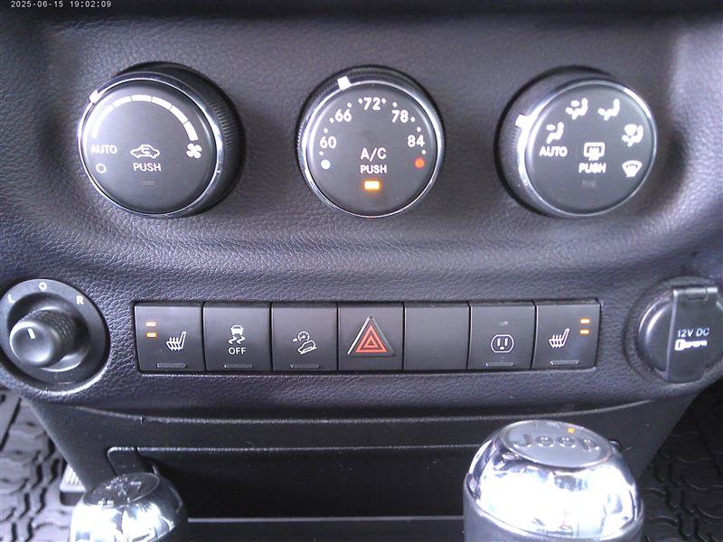 Used 2015 Jeep Wrangler Unlimited Sahara AWD/4WD image 14