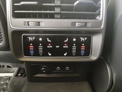 Used 2023 Audi Q8 Prestige AWD/4WD image 18