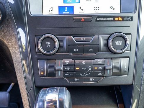 Used 2018 Ford Explorer XLT w/ Equipment Group 201A image 27