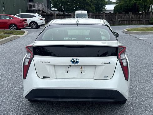 Used 2017 Toyota Prius Two FWD image 6