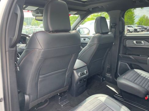 Used 2025 Ford Explorer ST-Line w/ Premium Package AWD/4WD image 22