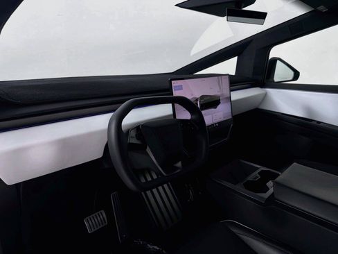 Used 2024 Tesla Cybertruck AWD Crew Cab image 4