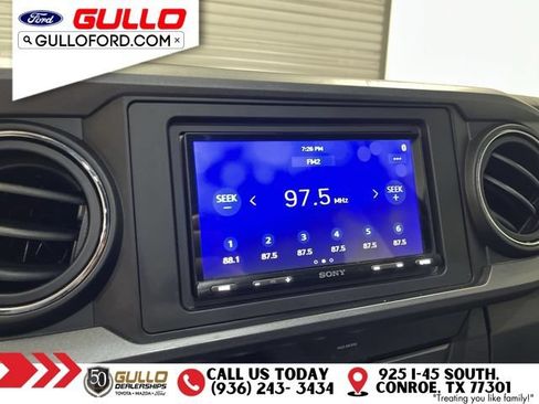 Used 2018 Toyota Tacoma TRD Off-Road w/ Technology Package AWD/4WD image 25