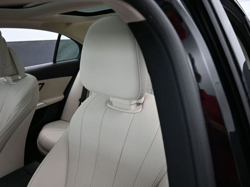 Used 2025 Mercedes-Benz E 350 4MATIC Sedan image 17