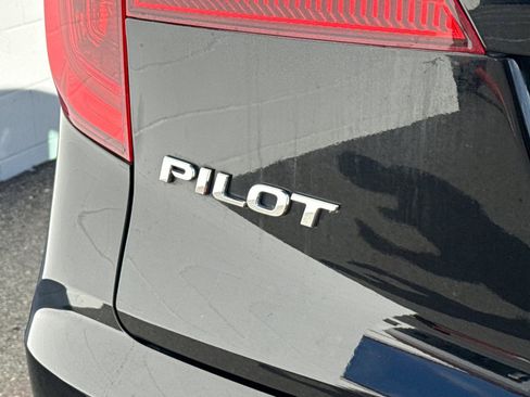 Used 2016 Honda Pilot Touring image 23