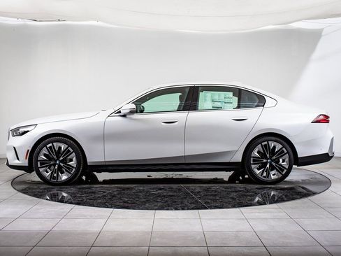 Certified 2025 BMW 530i xDrive image 5