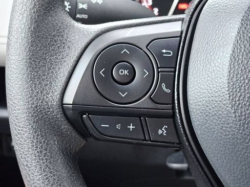 Used 2025 Toyota RAV4 XLE FWD image 17
