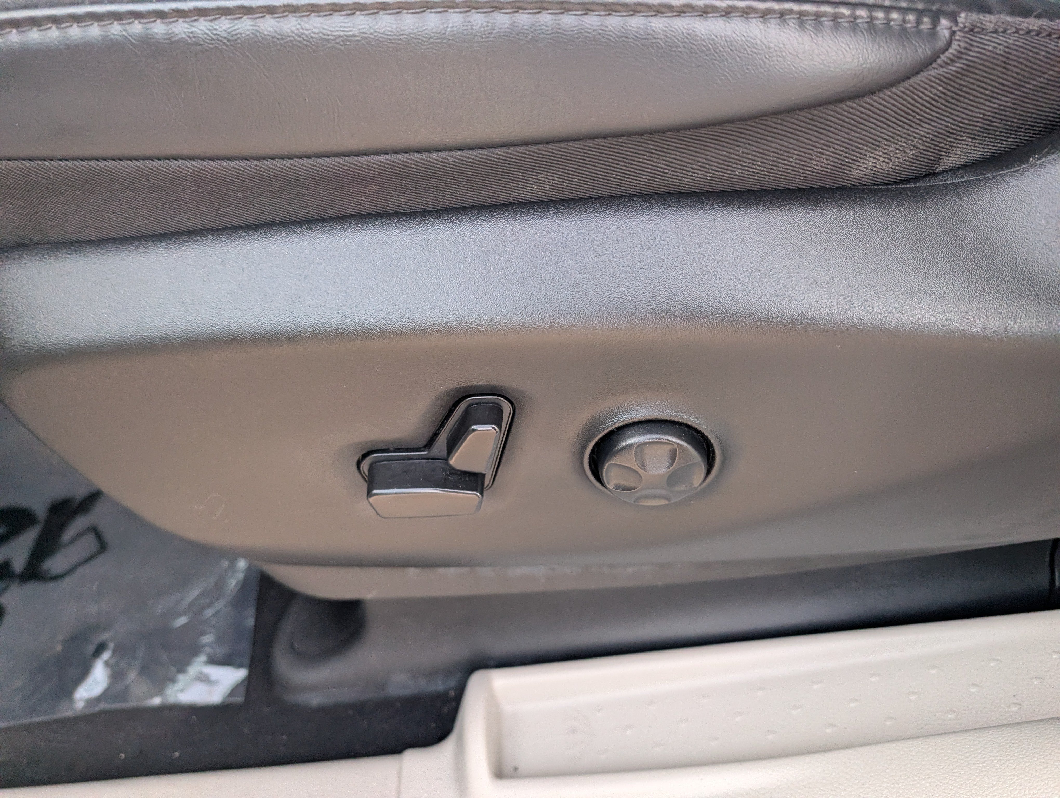 Used 2023 Chrysler Pacifica Touring-L FWD image 23