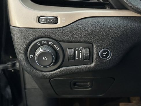 Used 2017 Jeep Cherokee 75th Anniversary image 24