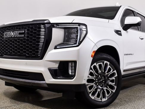 Used 2023 GMC Yukon Denali Ultimate image 11