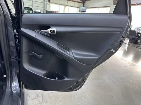 Used 2010 Pontiac Vibe w/ Sun and Wheels Package image 14