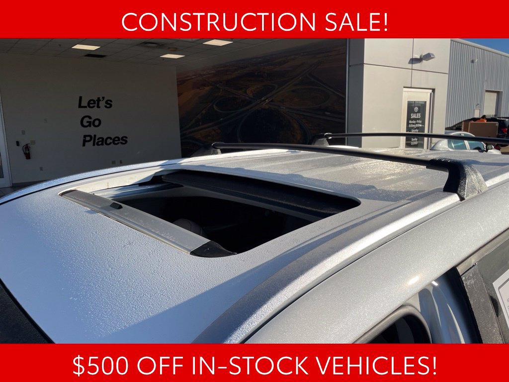 Used 2020 Toyota Highlander Limited FWD image 3