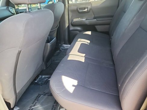 Used 2019 Toyota Tacoma TRD Sport AWD/4WD image 9