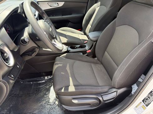 Used 2023 Kia Forte LXS FWD image 17