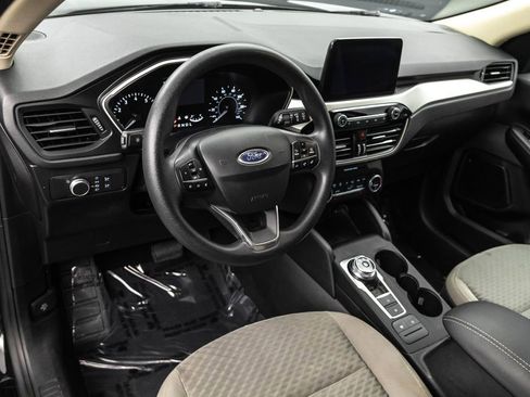 Used 2020 Ford Escape SE image 5