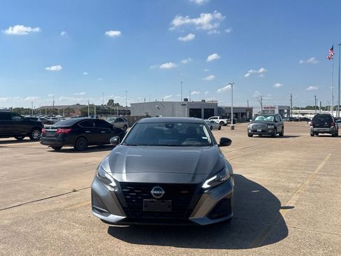 Certified 2023 Nissan Altima 2.5 SR w/ SR Premium Package FWD image 6