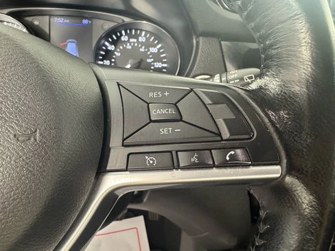 Used 2020 Nissan Rogue SV image 16