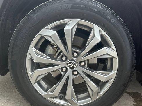 Used 2022 Toyota RAV4 Limited AWD/4WD image 23